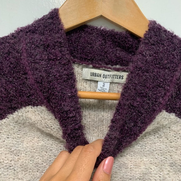 Cozy Urban Outfitters Cropped Sweater - Picture 2 of 3